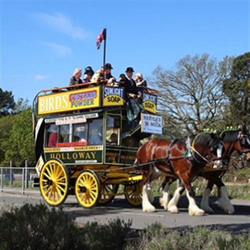 a photo of London Road Car 4-light horse-bus